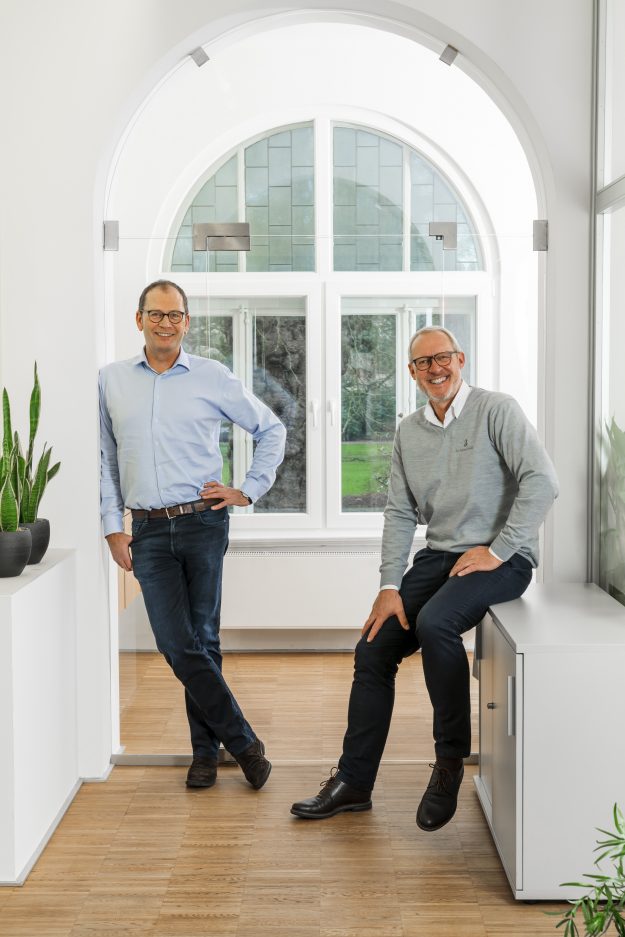 Geschäftsführung von links nach rechts: Helmut Jordan und Hans-Gerd Harbers Helmut Jordan und Hans-Gerd Harbers die Geschäftsführer von Dr. Johanna Budwig